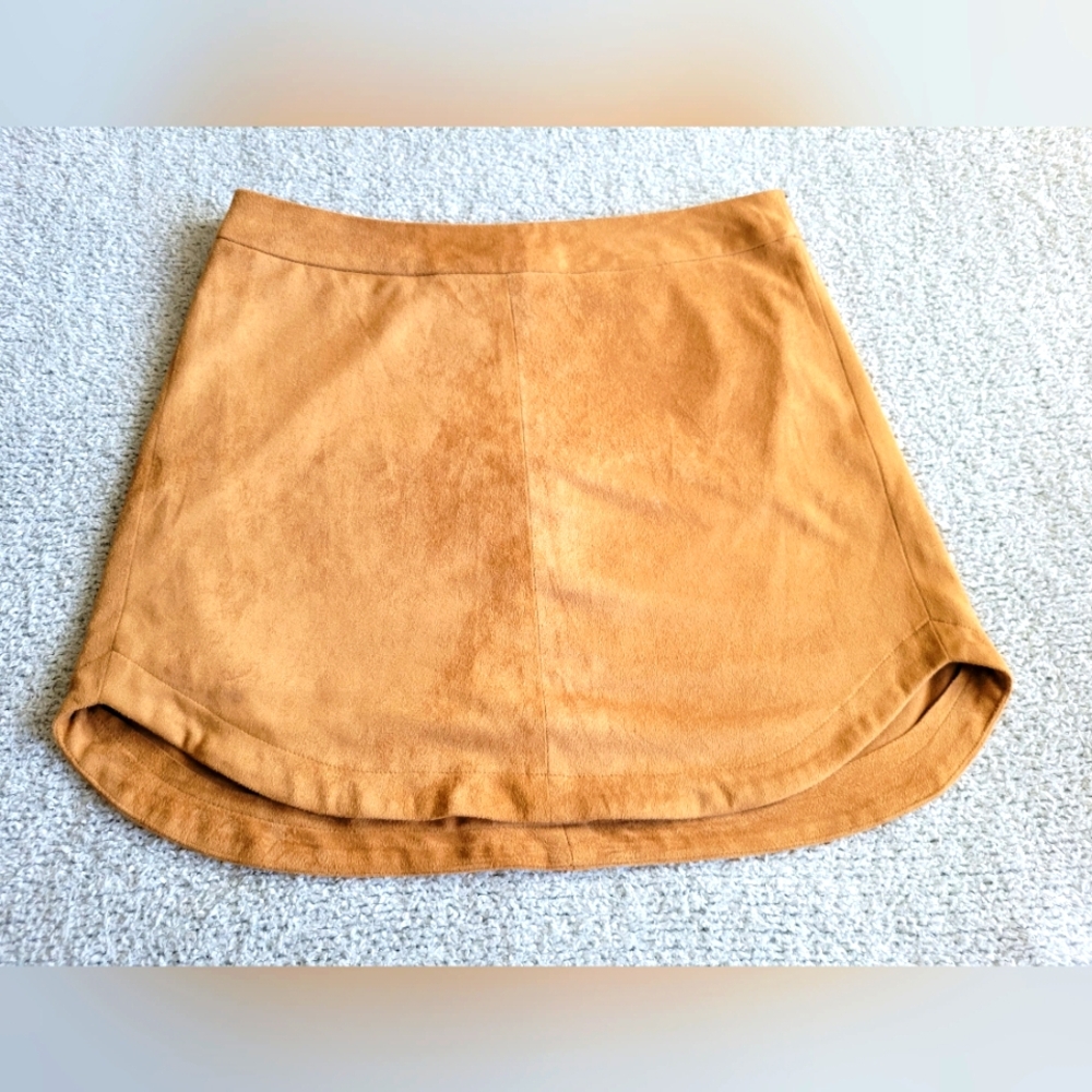 🌼B2G1🌼 BB Dakota Elegant Tan A-Line Faux Suede Mini Skirt Size 2